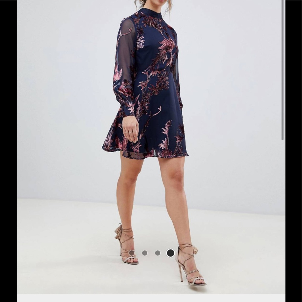 hope&ivy long sleeve velvet open back mini dress🔥